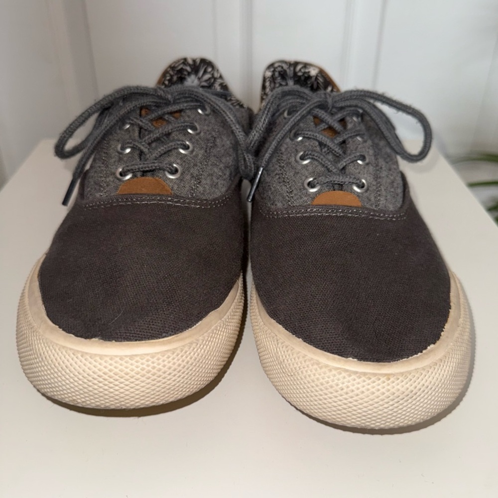 CREVO sneakers